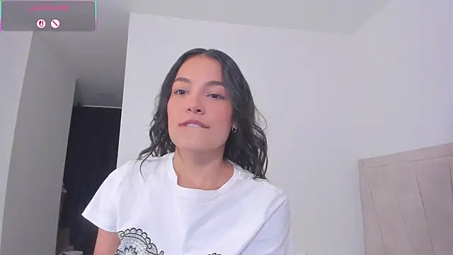 TIFFANYRUSSO online show from 21, 7, 2026