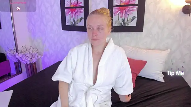 EmilySumer online show from 20, 3, 2025