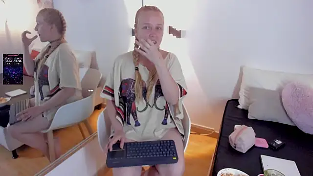 Snapshot of EmilySumer chatting on 22, 3, 2026 EmilySumer online show from 22, 3, 2026