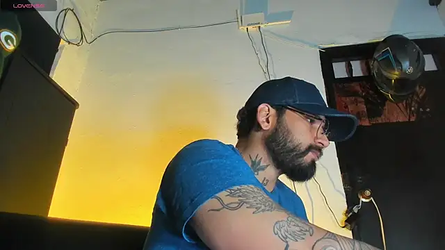 Snapshot of CamiloGray_ chatting on 21, 12, 2025 CamiloGray online show from 21, 12, 2025