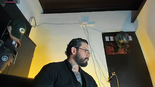 Snapshot of CamiloGray_ chatting on 22, 12, 2025 CamiloGray online show from 22, 12, 2025