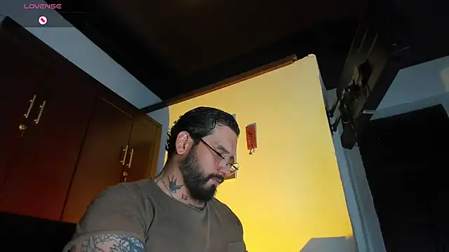 Snapshot of CamiloGray_ chatting on 12, 1, 2026 CamiloGray online show from 12, 1, 2026