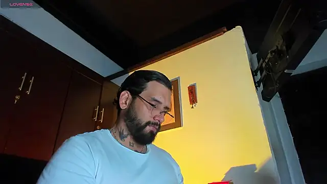 Snapshot of CamiloGray_ chatting on 24, 2, 2026 CamiloGray online show from 24, 2, 2026