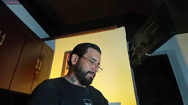 Snapshot of CamiloGray_ chatting on 5, 3, 2026 CamiloGray online show from 5, 3, 2026