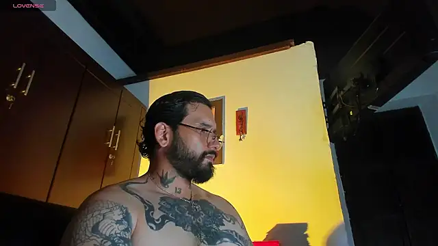 Snapshot of CamiloGray_ chatting on 6, 3, 2026 CamiloGray online show from 6, 3, 2026