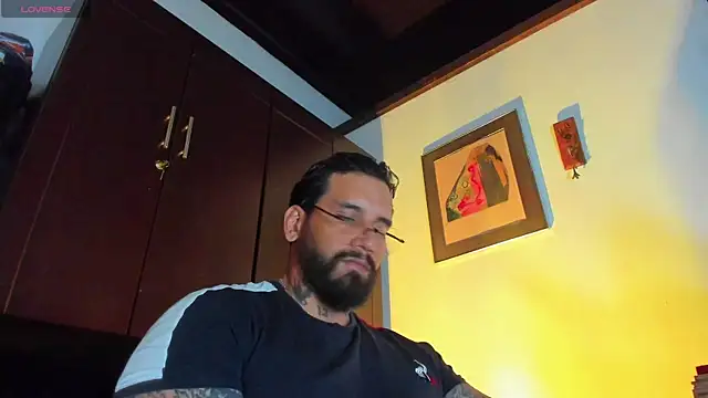 Snapshot of CamiloGray_ chatting on 9, 4, 2026 CamiloGray online show from 9, 4, 2026