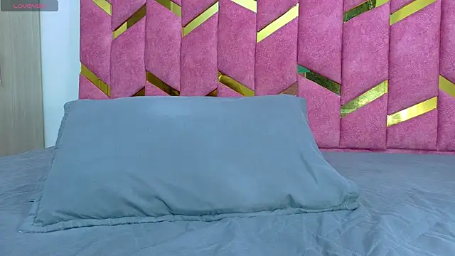 hornyhousekeeper  online show from 14, 4, 2026