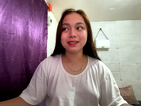 Snapshot of SweetieAngelx chatting on 10, 9, 2025 SweetieAngelx online show from 10, 9, 2025