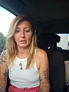 SheIsSomething online show from 12, 11, 2025