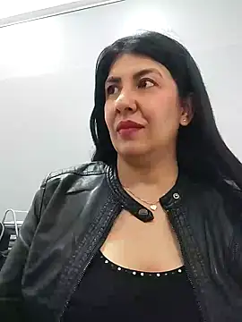 aisha latina online show from 23, 1, 2025