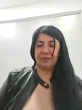 aisha latina online show from 27, 1, 2025