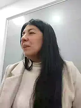 aisha latina online show from 14, 2, 2025