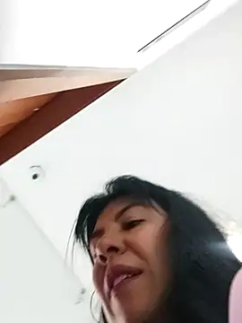 aisha latina online show from 9, 9, 2025