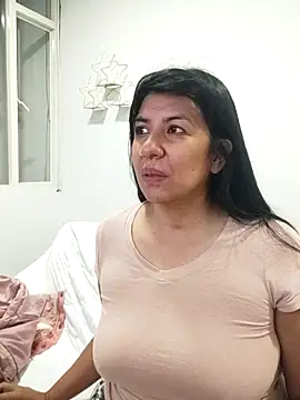 Snapshot of aisha_latina chatting on 17, 2, 2026 aisha latina online show from 17, 2, 2026