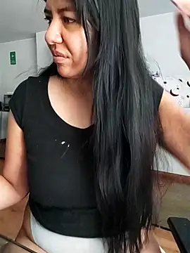 Snapshot of aisha_latina chatting on 4, 3, 2026 aisha latina online show from 4, 3, 2026