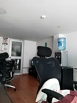 Snapshot of aisha_latina chatting on 5, 3, 2026 aisha latina online show from 5, 3, 2026