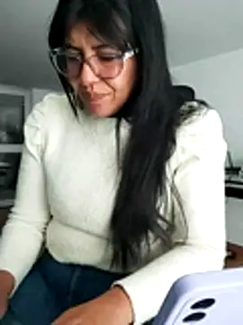 Snapshot of aisha_latina chatting on 27, 3, 2026 aisha latina online show from 27, 3, 2026