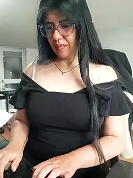 Snapshot of aisha_latina chatting on 9, 4, 2026 aisha latina online show from 9, 4, 2026