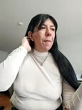 Snapshot of aisha_latina chatting on 10, 4, 2026 aisha latina online show from 10, 4, 2026