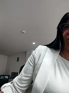 Snapshot of aisha_latina chatting on 13, 4, 2026 aisha latina online show from 13, 4, 2026