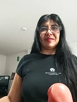 Snapshot of aisha_latina chatting on 15, 4, 2026 aisha latina online show from 15, 4, 2026