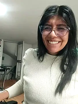 Snapshot of aisha_latina chatting on 16, 4, 2026 aisha latina online show from 16, 4, 2026