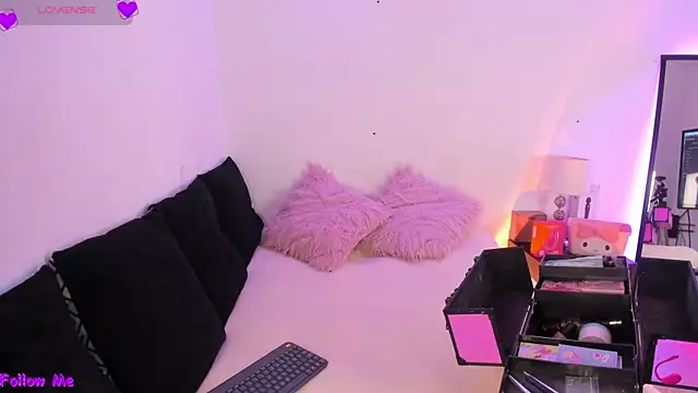 Snapshot of SophieRossi chatting on 23, 10, 2025 SophieRossi online show from 23, 10, 2025