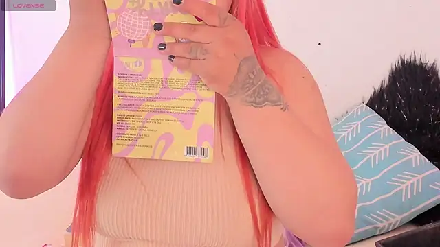 Snapshot of SophieRossi chatting on 28, 10, 2025 SophieRossi online show from 28, 10, 2025