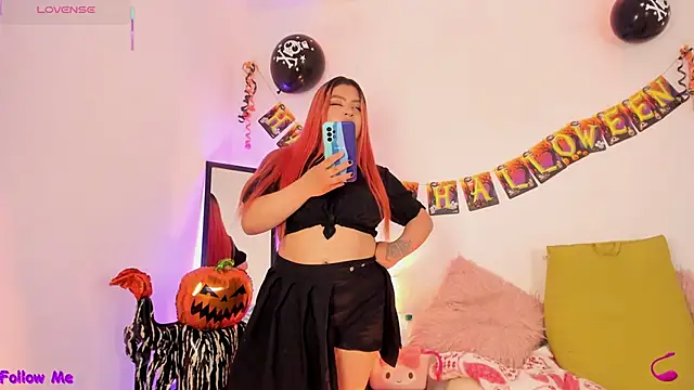 Snapshot of SophieRossi chatting on 30, 10, 2025 SophieRossi online show from 30, 10, 2025