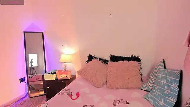 Snapshot of SophieRossi chatting on 5, 11, 2025 SophieRossi online show from 5, 11, 2025