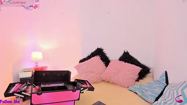 Snapshot of SophieRossi chatting on 11, 11, 2025 SophieRossi online show from 11, 11, 2025