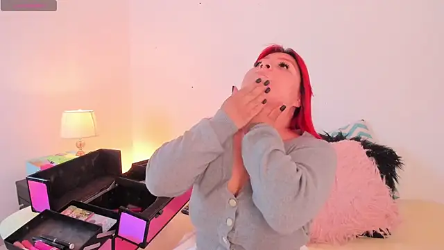 Snapshot of SophieRossi chatting on 14, 11, 2025 SophieRossi online show from 14, 11, 2025