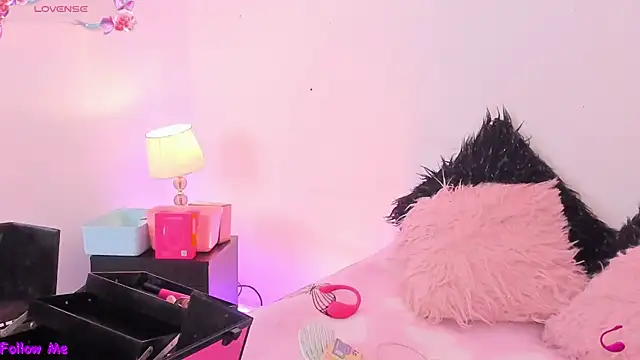 Snapshot of SophieRossi chatting on 20, 11, 2025 SophieRossi online show from 20, 11, 2025