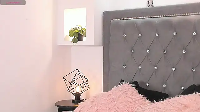 Snapshot of SophieRossi chatting on 3, 12, 2025 SophieRossi online show from 3, 12, 2025