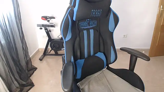 LARACRUZ30 online show from 2, 3, 2026