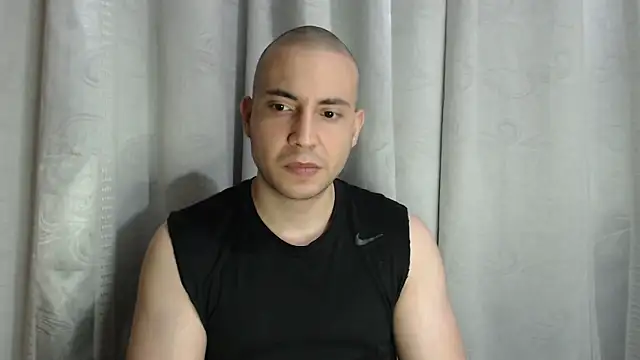 Snapshot of Armando_2002 chatting on 5, 11, 2025 Armando 2002 online show from 5, 11, 2025