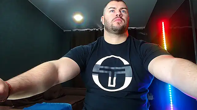 Snapshot of muscularjohnforuX chatting on 17, 2, 2025 muscularjohnforuX online show from 17, 2, 2025