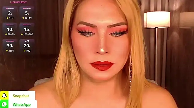 Snapshot of QUEEN_GIAMOORE69 chatting on 31, 1, 2025 QUEEN GIAMOORE69 online show from 31, 1, 2025