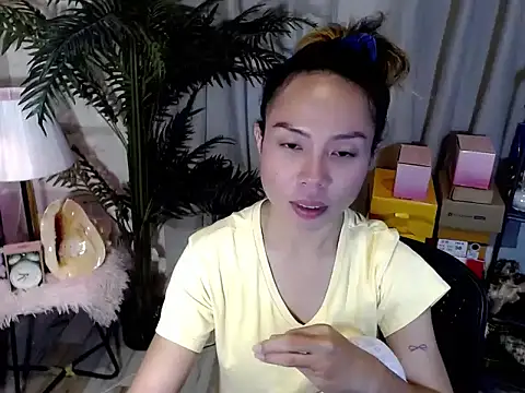 Snapshot of AsianTrixxx chatting on 3, 5, 2026 AsianTrixxx online show from 3, 5, 2026