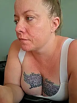 julimonroe online show from 15, 4, 2026