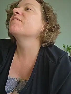 Snapshot of julimonroe chatting on 31, 5, 2026 julimonroe online show from 31, 5, 2026