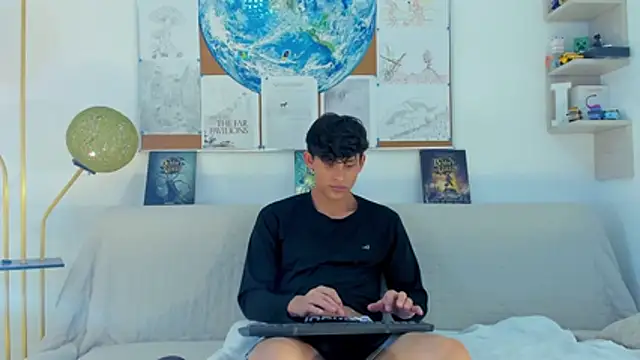 Snapshot of logan_thomas chatting on 1, 2, 2026 logan thomas online show from 1, 2, 2026