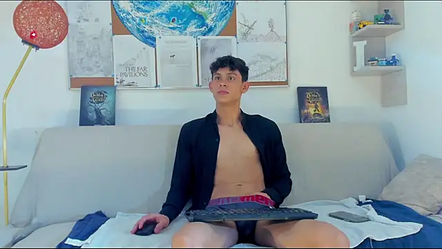 Snapshot of logan_thomas chatting on 21, 3, 2026 logan thomas online show from 21, 3, 2026