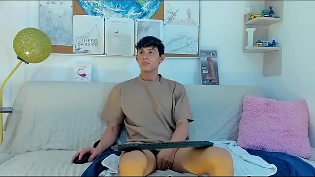 Snapshot of logan_thomas chatting on 25, 4, 2026 logan thomas online show from 25, 4, 2026