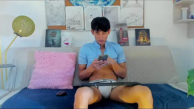 Snapshot of logan_thomas chatting on 29, 6, 2026 logan thomas online show from 29, 6, 2026