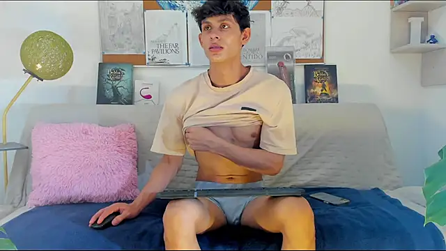 Snapshot of logan_thomas chatting on 2, 7, 2026 logan thomas online show from 2, 7, 2026