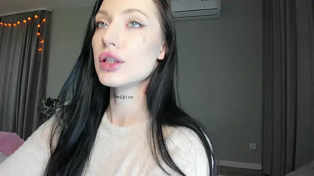 JenniferQueen11 online show from 24, 10, 2025