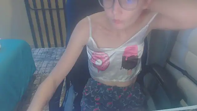 Snapshot of Laco-cO chatting on 4, 11, 2025 Laco-cO online show from 4, 11, 2025