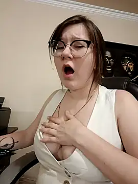 Snapshot of HunnyyLove chatting on 2, 1, 2025 HunnyyLove online show from 2, 1, 2025