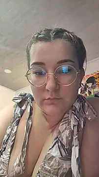 Snapshot of HunnyyLove chatting on 5, 2, 2026 HunnyyLove online show from 5, 2, 2026